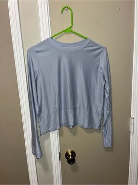 Women's Long-Sleeve Crewneck Top in Light Blue/Purple